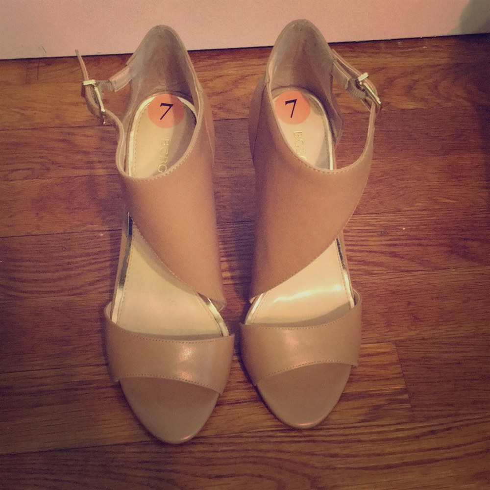 Camel geometric BCBGeneration Pumps